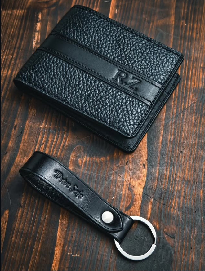 Detaj punimi lëkure dhe personalizimi nga 4 Leather Goods